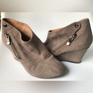 Tan Suede Wedge Booties With Zipper Size 6.5